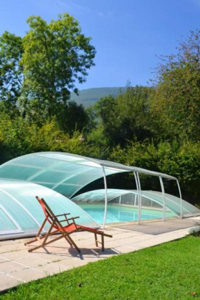 Maison charmante à Gembrie + Piscine partagée & vue montagne